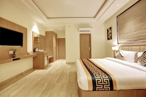 Premium bedding, laptop workspace, iron/ironing board, free WiFi
