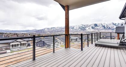 New Home w/ Amazing Views in Eden < 6 Mi to Ski!