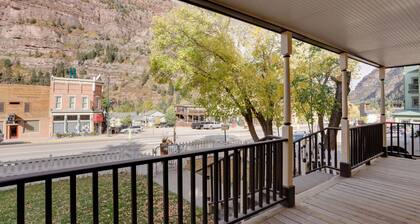 Patio & Mountain Views: Central Ouray Getaway!