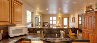 Patio & Mountain Views: Central Ouray Getaway!