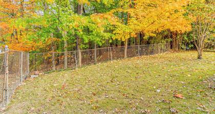 3 Mi to Dtwn Silver Spring: Convenient Apartment