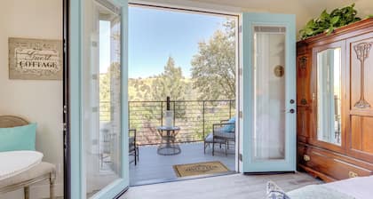 Steps to Sutter Creek: Chic Wine Country Cottage