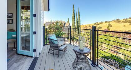Steps to Sutter Creek: Chic Wine Country Cottage