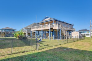 Interior - Hot Tub, Patio & Deck: Coastal Crystal Beach Home! (Port Bolivar)