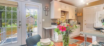 7 Mi to Elvis Presley Birthplace: Studio Retreat!