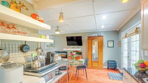 Interior - 7 Mi to Elvis Presley Birthplace: Studio Retreat! (Tupelo)