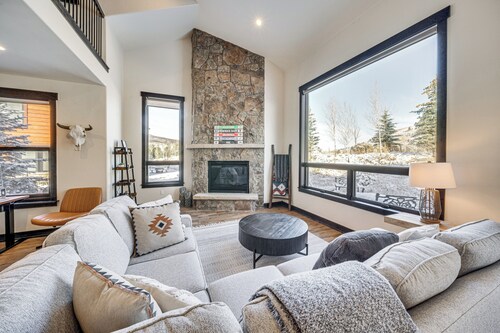 8 Mi to Keystone Resort: Mtn-view Townhome