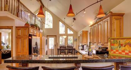 On Main Street: Ouray Getaway w/ Mountain Views!