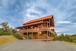 Interior - Heavenly Vista at Crown Point: Near Pigeon Forge! (Sevierville)