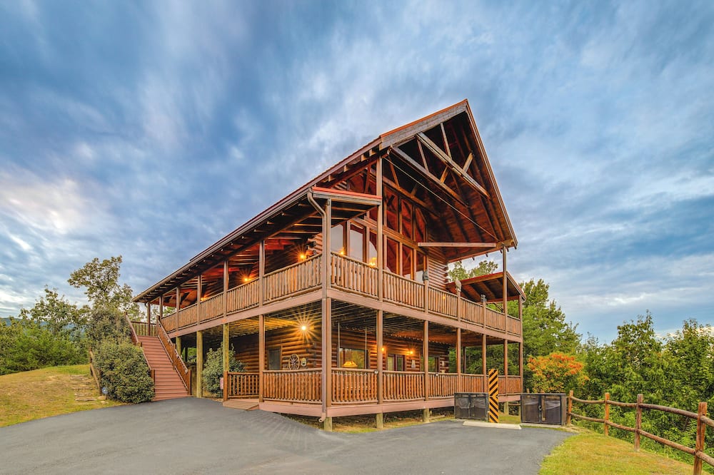 Heavenly Vista at Crown Point: Near Pigeon Forge! - Chalet Village, TN