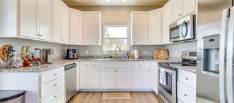 Walk to Water: Game Room at Buchanan Dam Home!