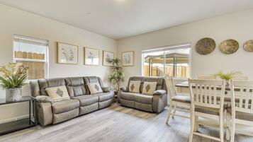 House (4 Bedrooms) | Interior