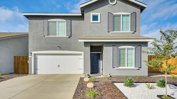 House (4 Bedrooms) | Exterior