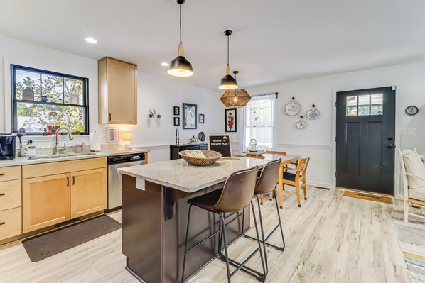 Cottage (3 Bedrooms) | Interior - Walk to Potomac River: Colonial Virginia Retreat (Colonial Beach)