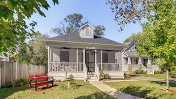 Cottage (3 Bedrooms) | Front of property