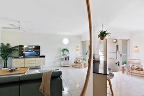 TV, videospill, bøker og kontorer