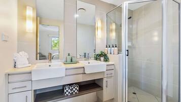 Shower, hair dryer, towels, shampoo