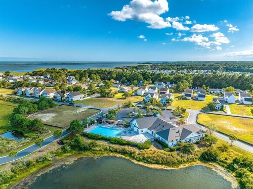 Coastal Marsh-Beautiful 5 Bedroom Home in America's Coolest Small Town!