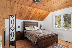 4 bedrooms, travel cot, WiFi, bed sheets