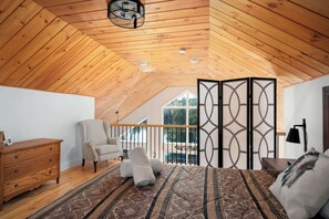 4 bedrooms, travel crib, WiFi, bed sheets