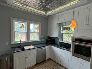 Fridge, microwave, oven, stovetop - Charming 4-bedroom house with 3 king/1 full beds, 2 full baths, AC, Wifi, Patio (Rochester)