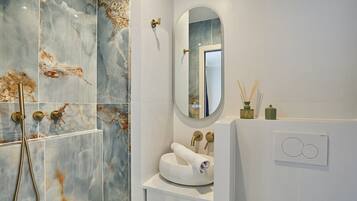 Douche, sèche-cheveux