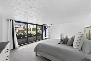 2 bedrooms, iron/ironing board, WiFi, bed sheets - Cabana Unit - Waterfront Resort Condo w/ 2 Pools & Bar (Marco Island)