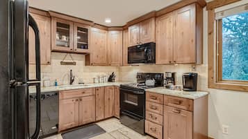 Leilighet, 2 soverom | Eget kjøkken | Kjøleskap, ovn, kaffetrakter/tekoker og brødrister