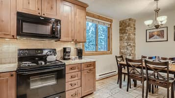 Condo, 2 habitaciones | Cocina privada