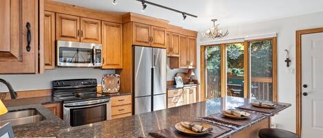 Condo, 4 Bedrooms | Private kitchen | Fridge, oven, coffee/tea maker, toaster