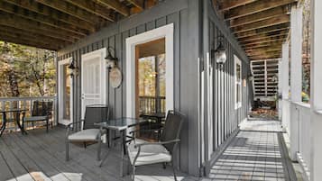 Cabaña, 2 habitaciones | Restaurante al aire libre