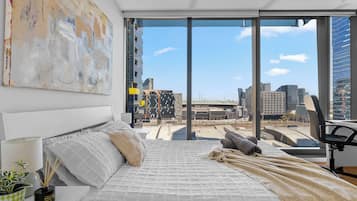 2 habitaciones, escritorio, tabla de planchar con plancha y wifi