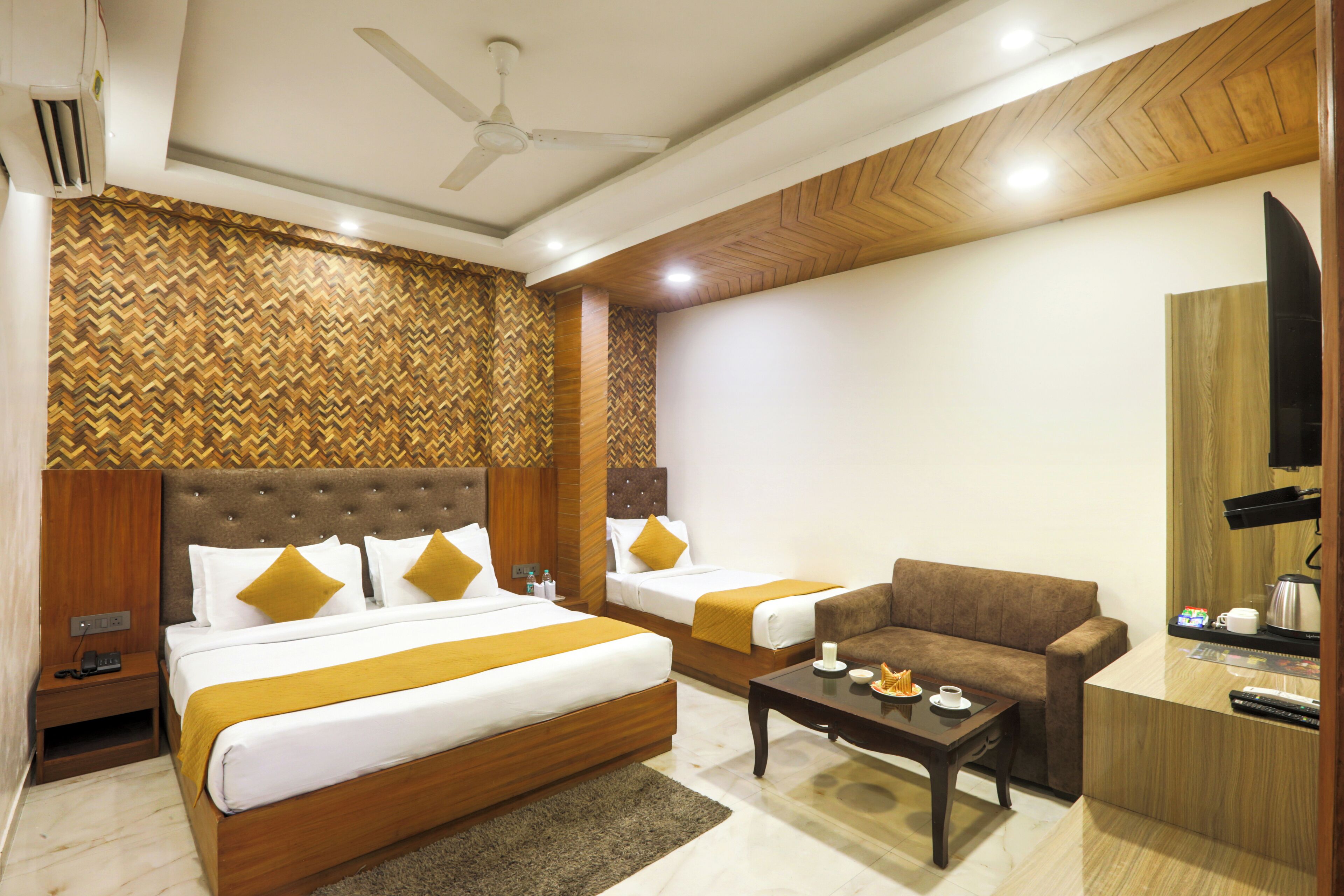 Deluxe Double Room, City View | Premium bedding, memory foam beds, laptop workspace, soundproofing