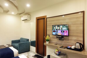 Premium bedding, memory foam beds, laptop workspace, soundproofing - Hotel Lotus Arc (New Delhi)