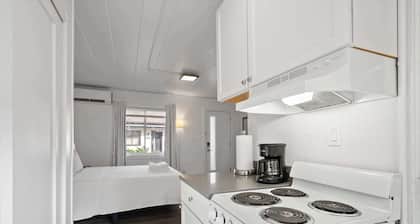 Chic City Retreat 93I