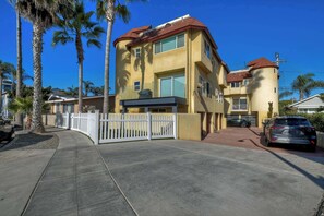 Welcome to South Pacific! - South Pacific – Walk to Beach! (Oceanside)
