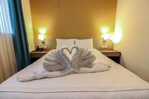 Premium kamer, uitzicht op de stad | Luxe beddengoed, een minibar, een bureau, een laptopwerkplek