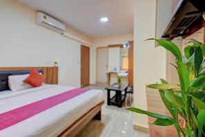 Deluxe Double Room | Free WiFi, bed sheets