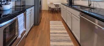 4 BR Sleeps 10 Near UGA & Downtown