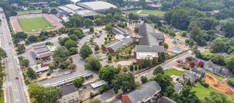 Five Points Dawg Crib On Campus