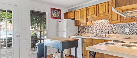 Refrigerador, microondas, horno, placa de cocina