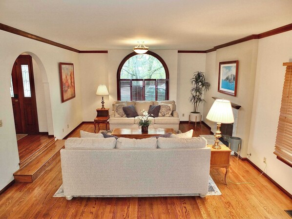 TV, fireplace, DVD player, offices