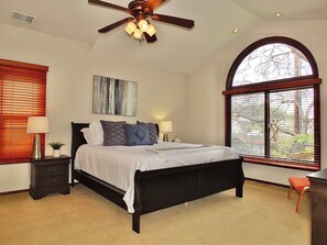 3 bedrooms, desk, iron/ironing board, WiFi