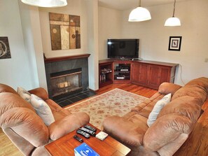 TV, fireplace, DVD player, offices