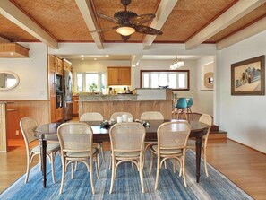 Dining - The Belmont Beach Bungalow | Pool & Hot tub! (Long Beach)