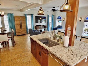 Interior - Belmont Shore,2 Blocks to Beach,World Cup,Sleeps 6 (Long Beach)