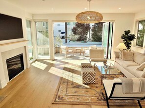 TV, lareira, escritórios