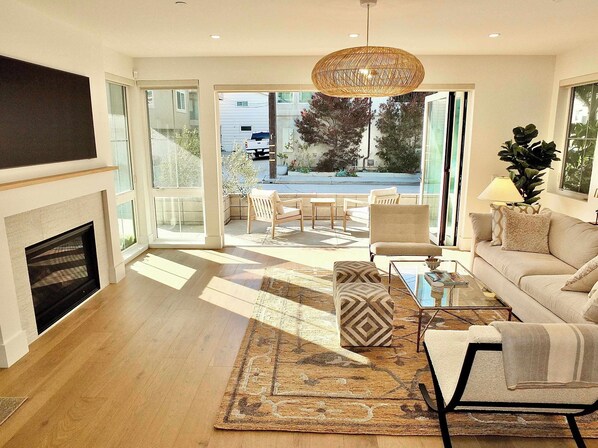 TV, fireplace, offices