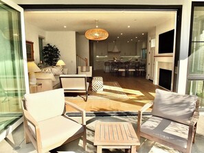 TV, fireplace, offices