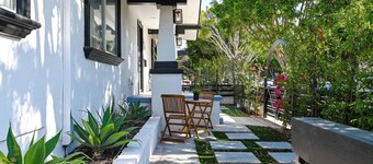 Immaculate Bungalow - 5-Min Walk to Beach, Perfect World Cup Home-Base!